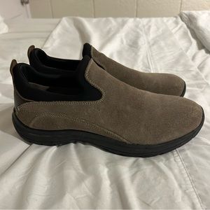Land’s End mens size 9 slip on shoes.